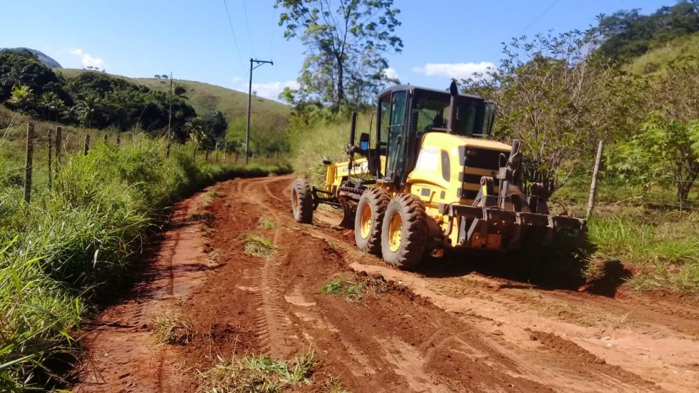 Pela primeira vez estrada vicinal da comunidade Pau do Umbigo recebe manutenção em Entre Rios