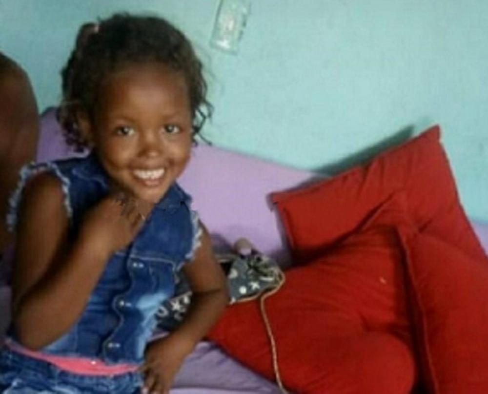 Criança de seis anos morre na frente da mãe durante ataque criminoso que executou outros dois na Bahia