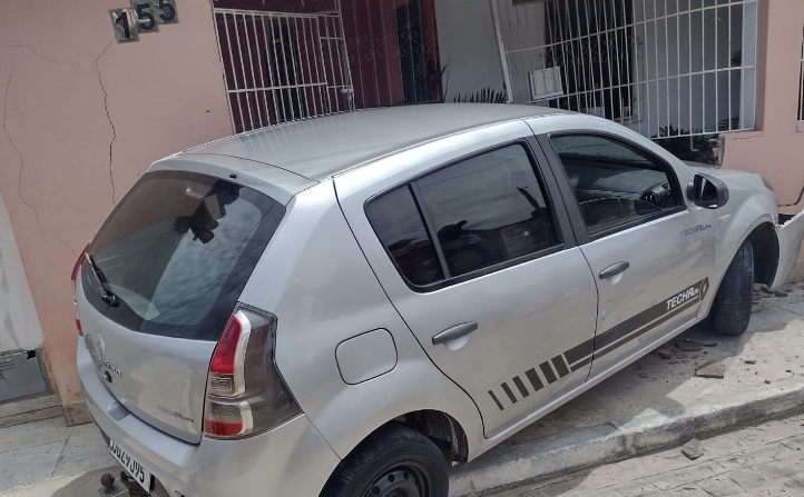 Esplanadense é morto a tiros dentro de carro em Acajutiba