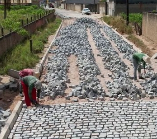 Governo Leandro Dantas comemora mais de 10 ruas sendo pavimentadas em Crisópolis