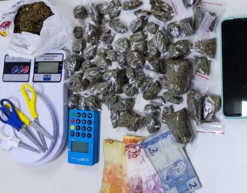 Policiais do Quarto Batalhão realizam prisão por tráfico de drogas no fim de semana em Alagoinhas