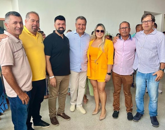Prefeito Leandro Dantas, Vice-prefeita e vereadores participam de entrega de Escola Estadual em Aporá