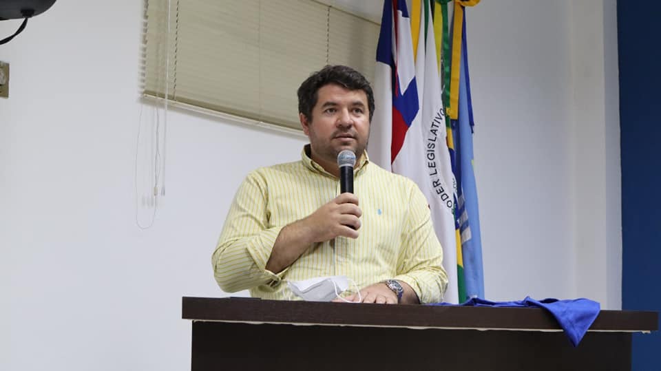 Vídeo: Júnior Argôlo acorda de madrugada para fiscalizar transporte da Saúde de Entre Rios para Salvador