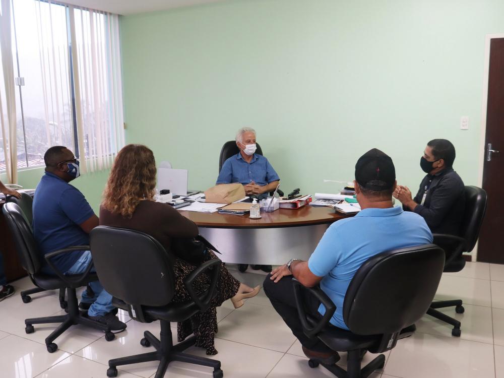 Prefeito Agamenon Coelho se reúne com equipe da BRACELL e cobra apoio a projetos esportivos e culturais no município