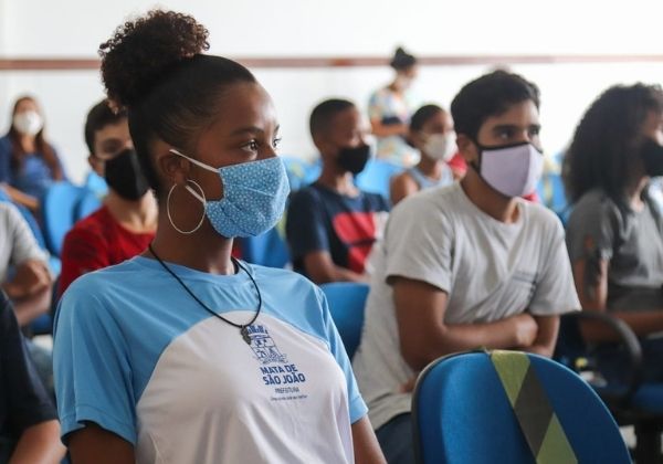 Justiça altera liminar e autoriza retorno das aulas presenciais