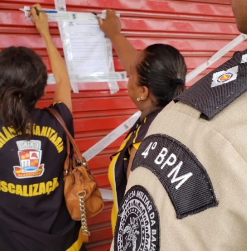 Em grande operação conjunta, policiais do Quarto Batalhão agem na fiscalização em farmácias de Alagoinhas