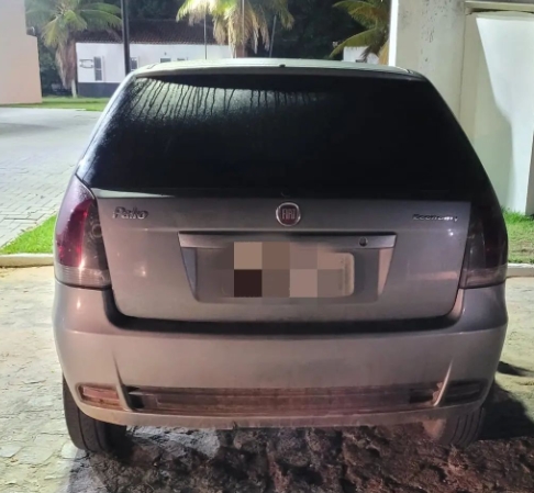Em Alagoinhas, Policiais do Quarto Batalhão recuperam veículo roubado e conduzem casal à Delegacia Territorial