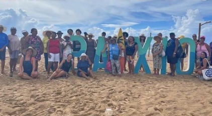 CRAS realiza atividade de recreação com os idosos na praia de Baixio 