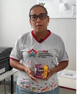 Vídeo: Secretaria de Educação entrega absorventes para alunas da rede pública de Cardeal da Silva; Assista
