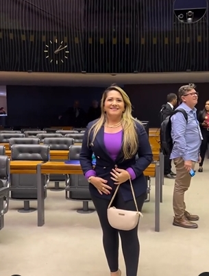 Prefeita Carine de Ataíde cobra ativação do Banco do Brasil de Aporá e pede mais investimentos para o município em viagem a Brasília