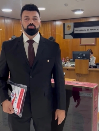 Prefeito Leandro Dantas entrega pedidos em mais de 6 ministérios diferentes em Brasília com pedidos para a população de Crisópolis