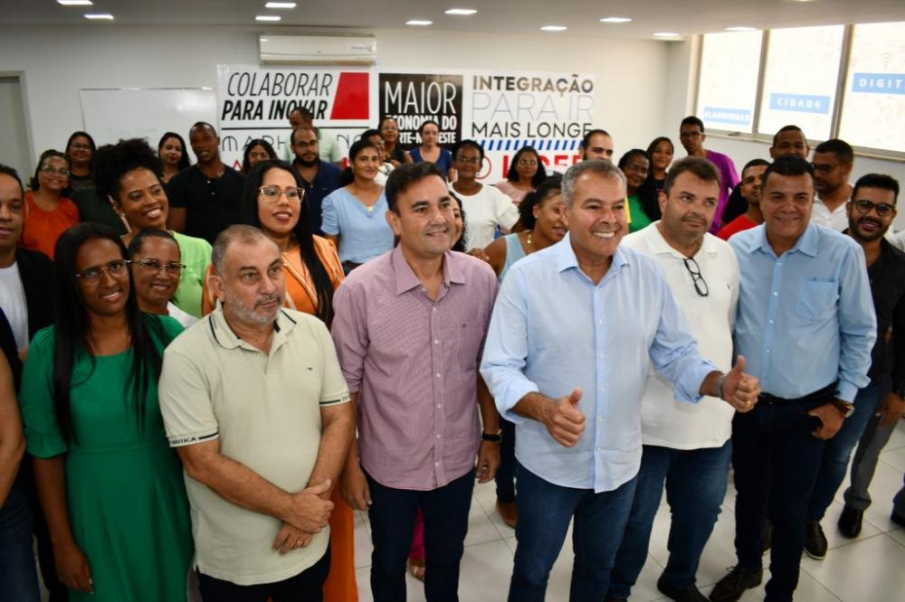 Prefeito Joaquim Neto dá posse a 30 novos servidores municipais