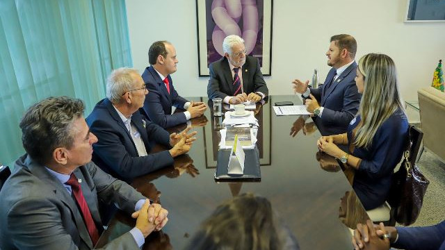 Diretoria da UPB se reúne com senador Wagner para fortalecer proposta de redução da alíquota do INSS para os municípios