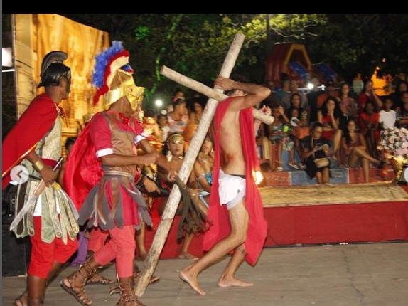Vídeo: Prefeitura de Conde apoia Espetáculo Paixão de Cristo na praia de Sítio; Assista