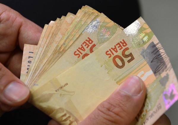 Governo propõe salário mínimo de R$ 1.389 em 2024