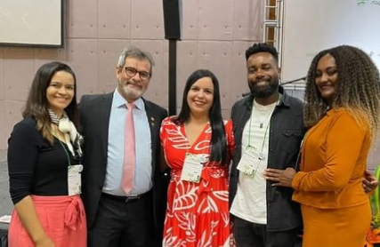 Secretária de Educação de Entre Rios participa de evento na capital baiana em busca de melhorias para o município