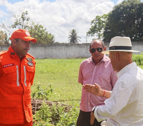 Prefeito Nandinho da Serraria garante mais atendimento do Corpo de Bombeiros em Esplanada e no Litoral Norte da Bahia