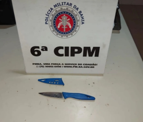 Polícia Militar apreende aluno na posse de arma branca dentro da escola em Crisópolis