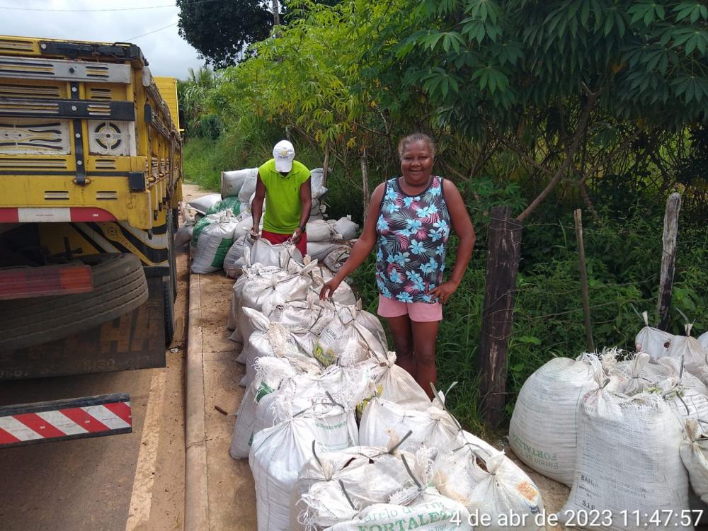 Secretaria de Agricultura entrega mais de 210 toneladas de adubo aos agricultores de Mata de São João