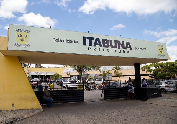 Mesmo com contas bloqueadas, Prefeitura baiana consegue pagar salário dos servidores antecipadamente
