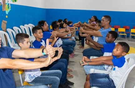 Psicóloga e terapeuta promove palestra com alunos da rede pública de Inhambupe ensinando técnicas para o controle da ansiedade