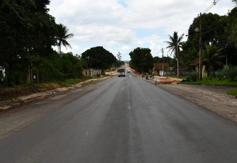 Obras de restauração e alargamento da estrada Alagoinhas-Araçás seguem em execução