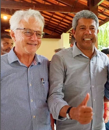 Prefeito de Araçás esquece ACM Neto e posa em foto com Governador Jerônimo Rodrigues em Alagoinhas