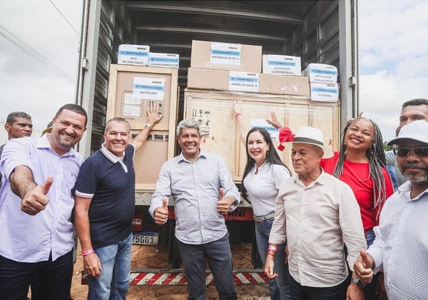 Governo entrega pavimentações, equipamentos e assina ordens de serviço, em Alagoinhas