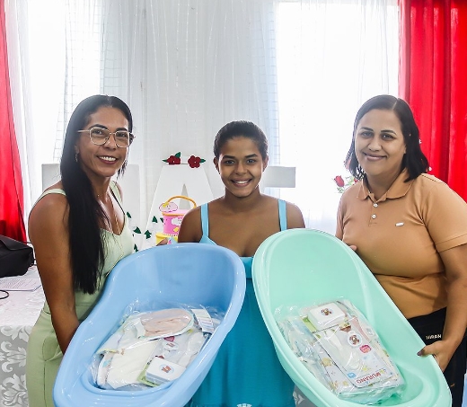 Mães assistidas pela Secretaria de Assistência Social recebem kits para o enxoval dos novos esplanadenses