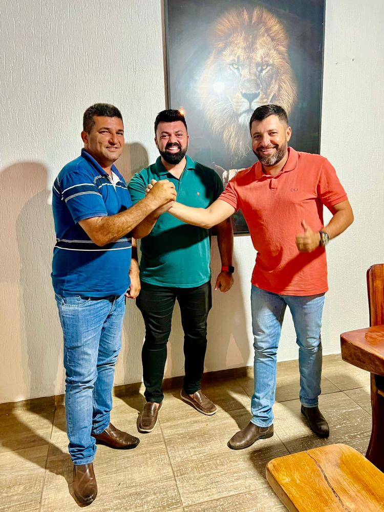 Vereador mais votado de 2020 fecha aliança política com grupo do Prefeito Leandro Dantas; Gestão volta a ter maioria na Câmara