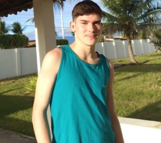 Família do jovem Emanuel ainda aguarda liberação do corpo pela Justiça