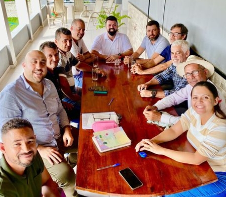 Prefeito Leandro Dantas realiza reunião para falar de projetos pendentes de votação e possível suspenção de serviços essenciais em virtude da falta de orçamento