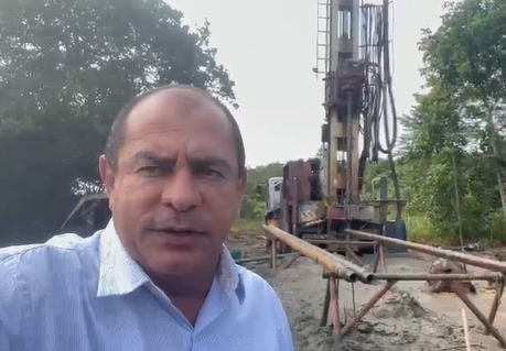 Prefeito Nandinho da Serraria comemora inicio da chegada de água potável através de sua gestão no Assentamento Itariri em Esplanada