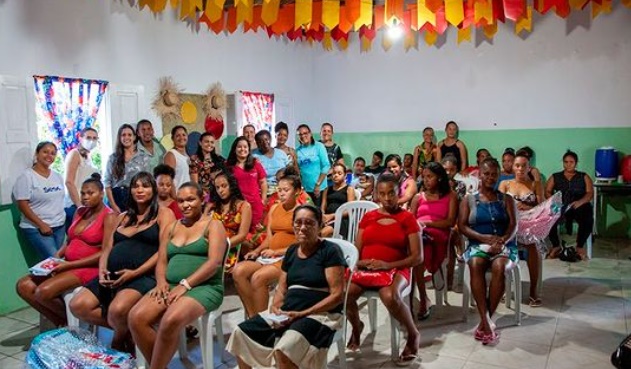 Gestantes de Cardeal da Silva recebem enxoval e participam de festa promovida pela gestão Branco Sales
