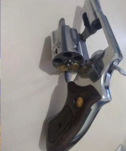 Policiais do 4° BPM iniciam a semana apreendendo arma de fogo em Inhambupe