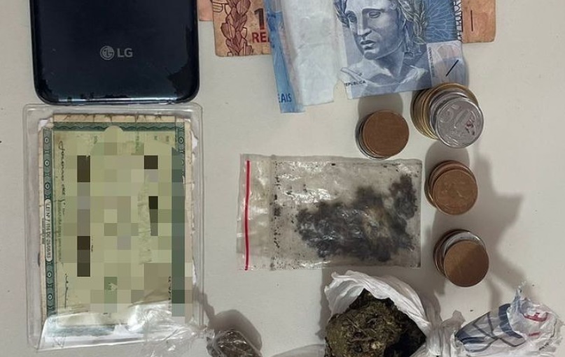 Polícia Militar interrompe entrega e apreende drogas em Araçás