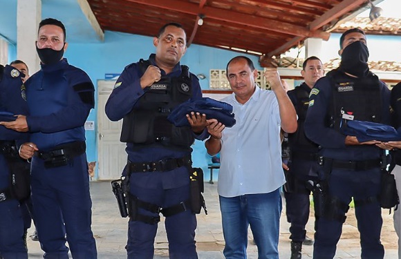 Guarda Municipal de Esplanada recebe novo fardamento do poder público para operações no município