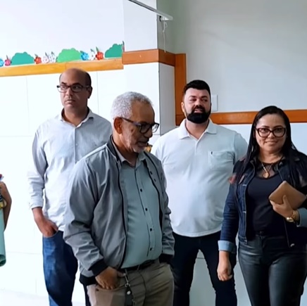 Prefeito Leandro Dantas realiza reunião com a APLB para discutir sobre a educação do município de Crisópolis
