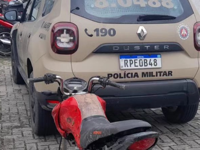 Policiais do 4° BPM recuperam veículo roubado em Aramari