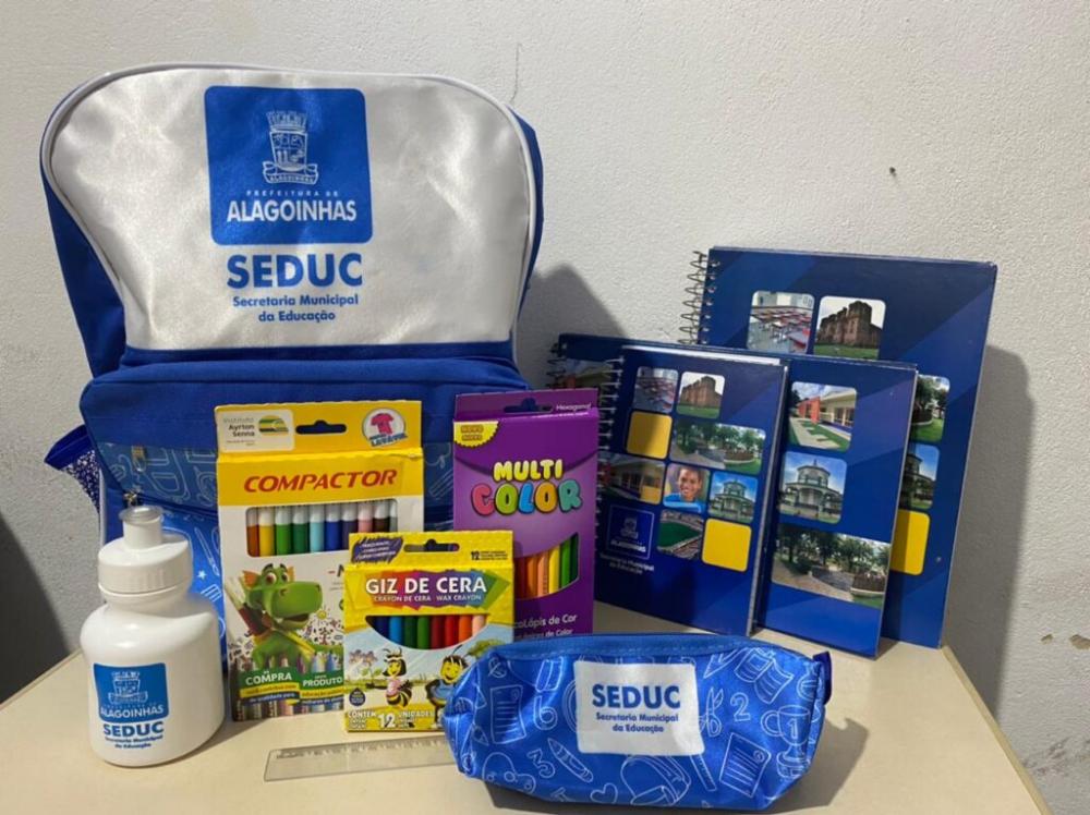 Prefeitura inicia entrega de kits com material escolar para alunos da Rede Municipal de Ensino de Alagoinhas
