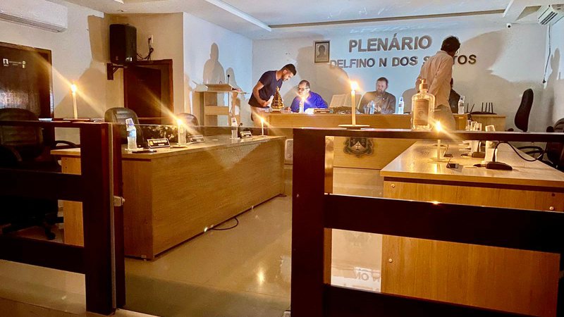 Falta de energia suspende sessão da Câmara de Crisópolis