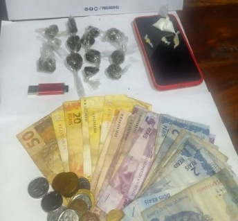 Polícia Militar realiza flagrante de tráfico de Drogas em Conde