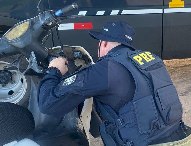 PRF apreende motocicleta adulterada e prende mulher em Esplanada 