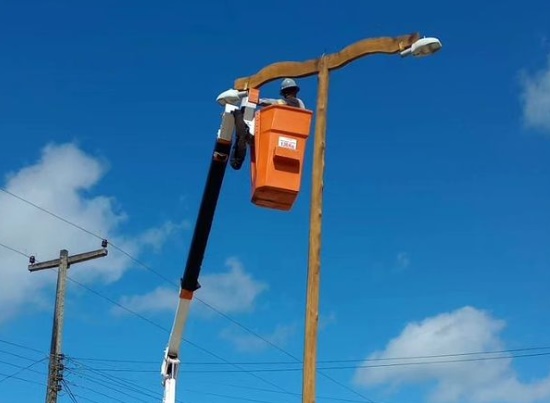 Prefeitura realiza manutenção e implantação de luminárias na sede, distritos e povoados de Jandaíra