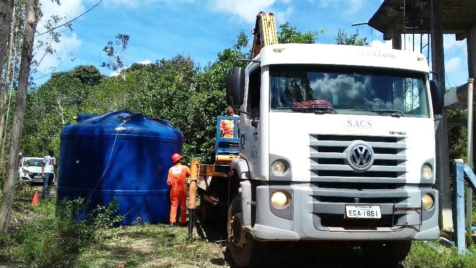 Prefeitura de Araçás instala nova caixa d'água na Comunidade Poço Danta