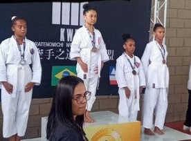 Estudantes de Entre Rios vencem campeonato baiano de karatê