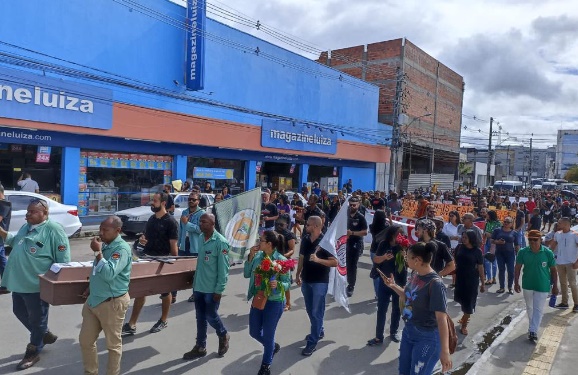 Servidores Municipais de Alagoinhas aceitam proposta da prefeitura e greve chega ao fim