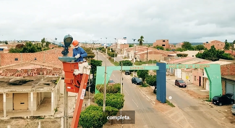 Prefeitura de Olindina realiza banho de luz LED em todo município; Assista