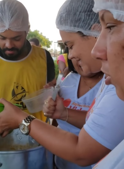 Projeto aquecendo Vidas volta ao Bairro da Bela Vista para doação de sopa a famílias carentes