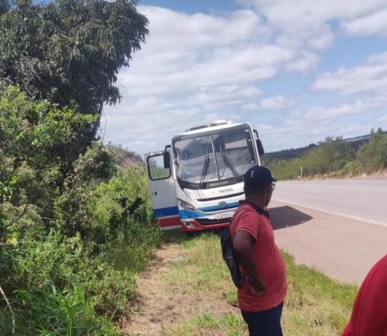Ônibus da Policlínica falta combustível e presidente do consórcio de Saúde é culpado ''Prefeito Alex Freitas manda abastecer os ônibus’’